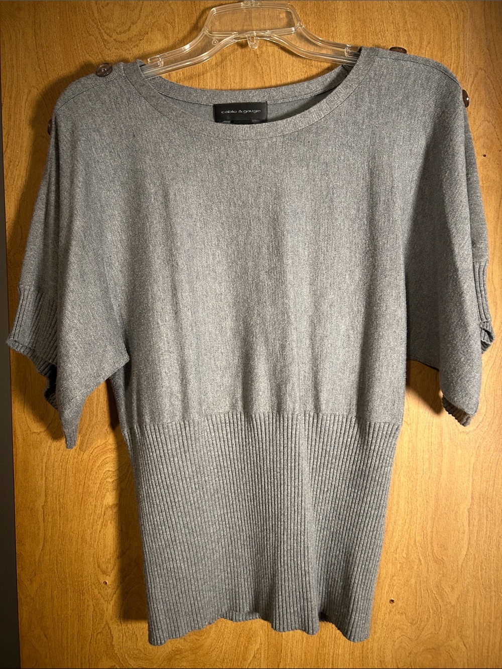 Cable & Gauge Gray Short-Sleeve Crew Neck Sweater
